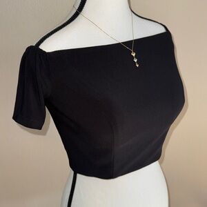Crop Top Angela & Alison Black Off-Shoulder Crop Top